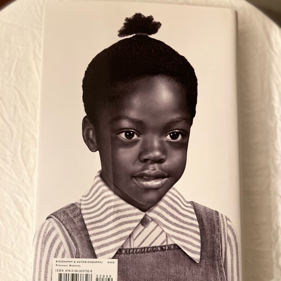 291 pages. Very enjoyable and at times you will feel sorry for little Viola. ☹️ - Picture 2 of 2